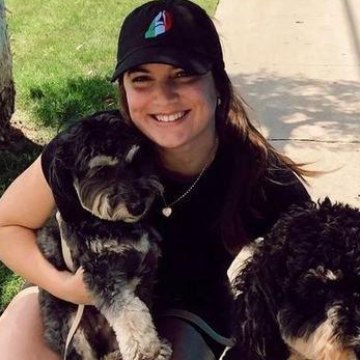 Emma Barr, Owner and Lead Petsitter at Bella Paws Co.