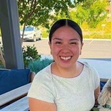 Lia Muñoz, Pet Sitter and BarkArt Director at Bella Paws Co.